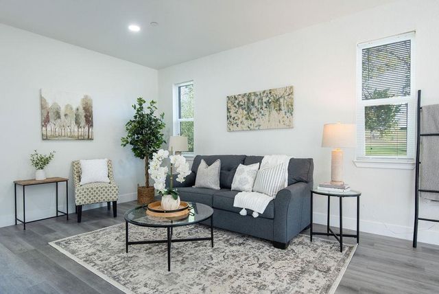 800 La Contenta Dr, Valley Springs, CA 95252
