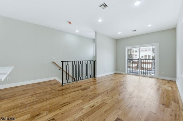 44 Milford Ave, Newark City, NJ 07108