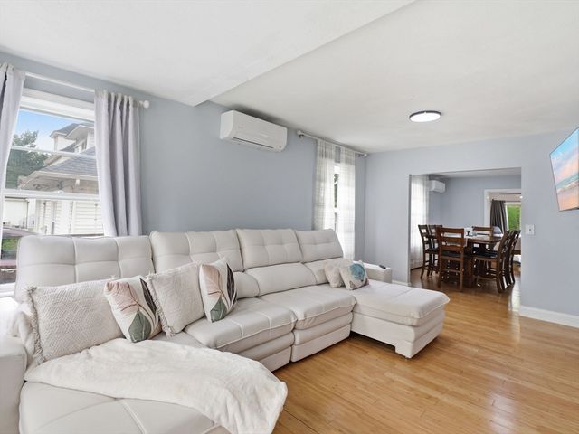85 Purchase St, Milford, MA 01757