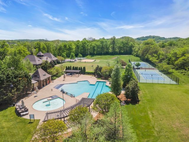 2840 Americus Dr, Thompsons Station, TN 37179