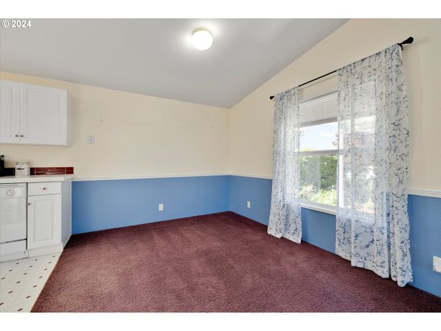 11651 Sw ROYAL VILLA Dr, Portland, OR 97224