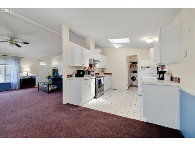 11651 Sw ROYAL VILLA Dr, Portland, OR 97224