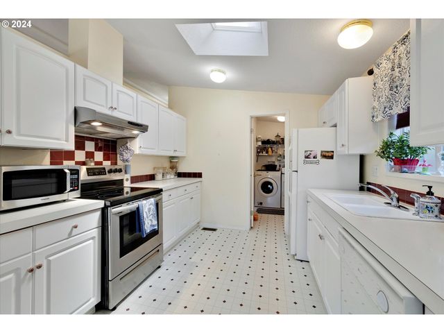 11651 Sw ROYAL VILLA Dr, Portland, OR 97224