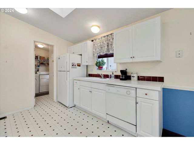 11651 Sw ROYAL VILLA Dr, Portland, OR 97224