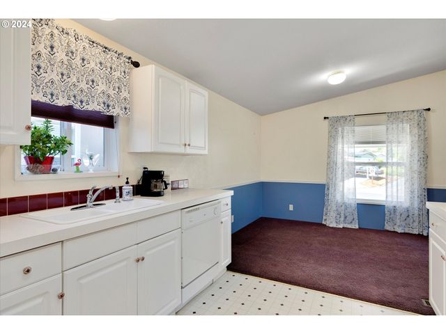 11651 Sw ROYAL VILLA Dr, Portland, OR 97224