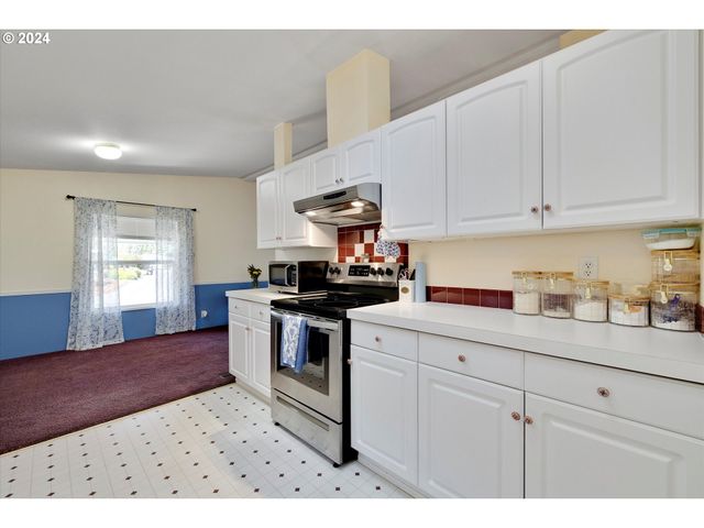 11651 Sw ROYAL VILLA Dr, Portland, OR 97224
