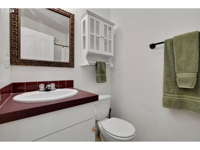 11651 Sw ROYAL VILLA Dr, Portland, OR 97224