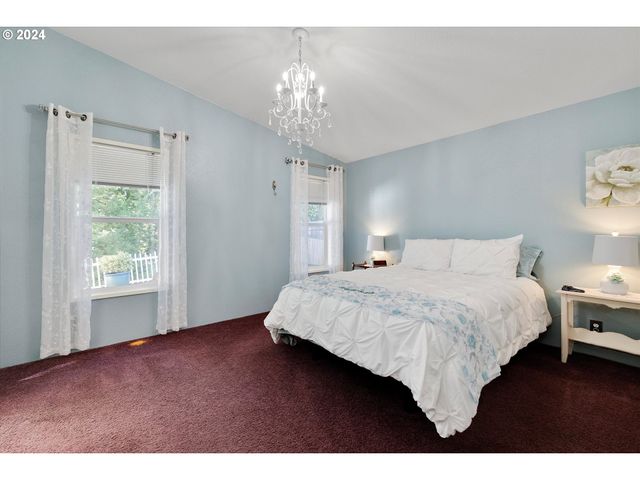 11651 Sw ROYAL VILLA Dr, Portland, OR 97224