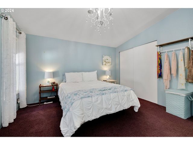 11651 Sw ROYAL VILLA Dr, Portland, OR 97224
