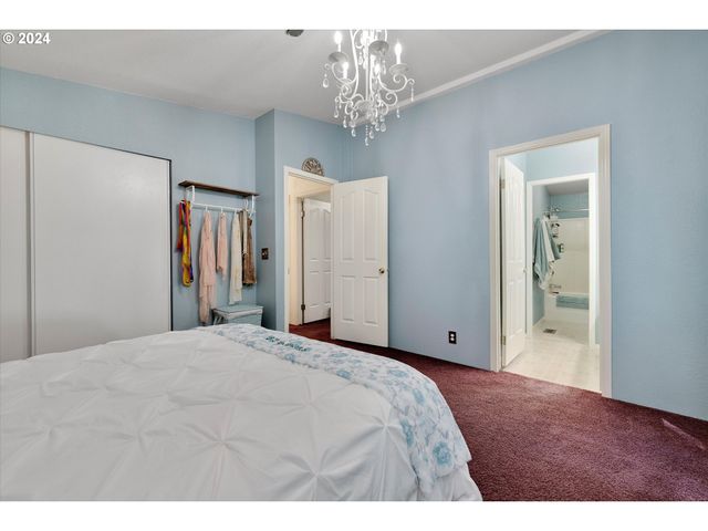 11651 Sw ROYAL VILLA Dr, Portland, OR 97224
