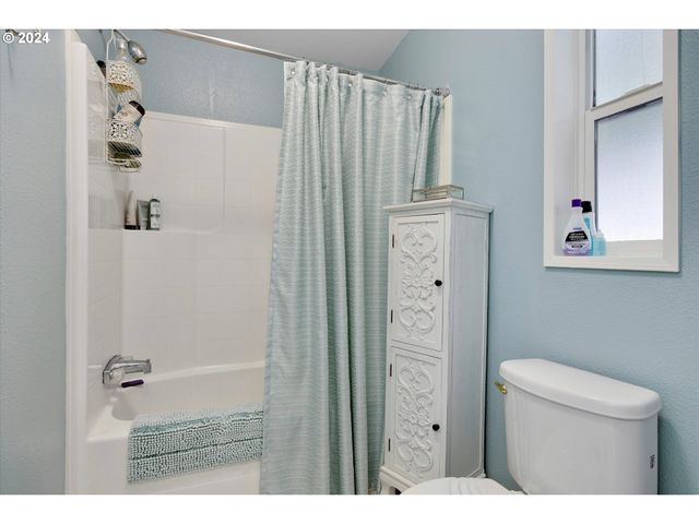 11651 Sw ROYAL VILLA Dr, Portland, OR 97224