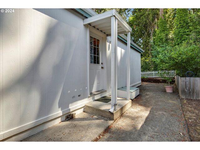11651 Sw ROYAL VILLA Dr, Portland, OR 97224