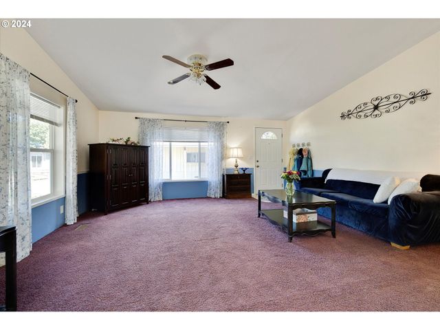 11651 Sw ROYAL VILLA Dr, Portland, OR 97224