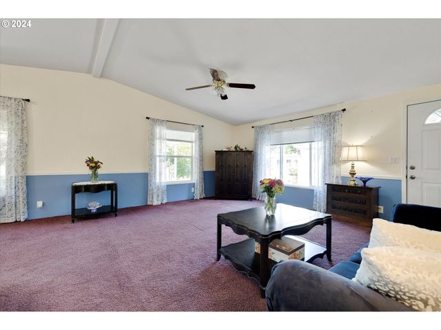 11651 Sw ROYAL VILLA Dr, Portland, OR 97224