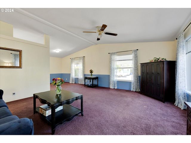11651 Sw ROYAL VILLA Dr, Portland, OR 97224