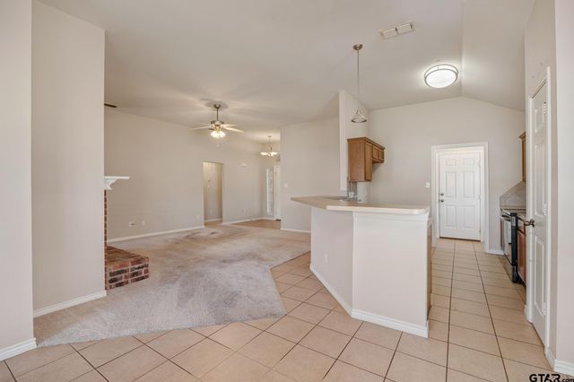 6952 La Hacienda, Flint, TX 75762