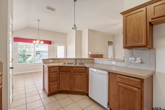 6952 La Hacienda, Flint, TX 75762