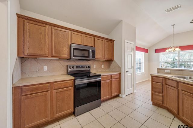 6952 La Hacienda, Flint, TX 75762