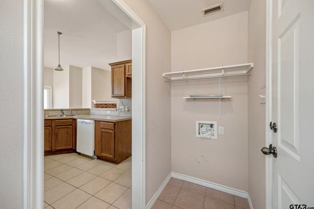 6952 La Hacienda, Flint, TX 75762