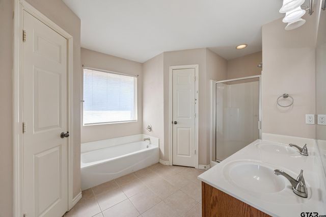 6952 La Hacienda, Flint, TX 75762