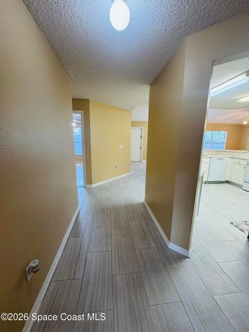 492 Calabria Avenue SE, Palm Bay, FL 32909