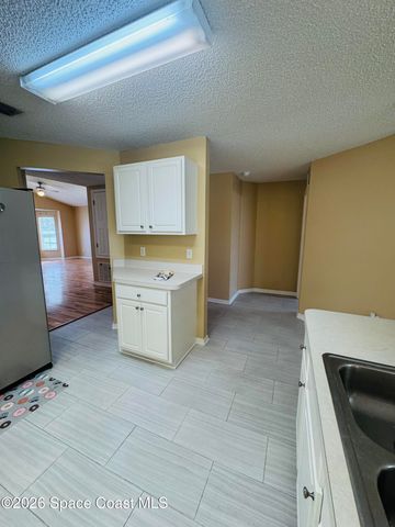 492 Calabria Avenue SE, Palm Bay, FL 32909
