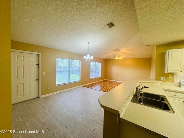 492 Calabria Avenue SE, Palm Bay, FL 32909