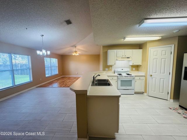 492 Calabria Avenue SE, Palm Bay, FL 32909
