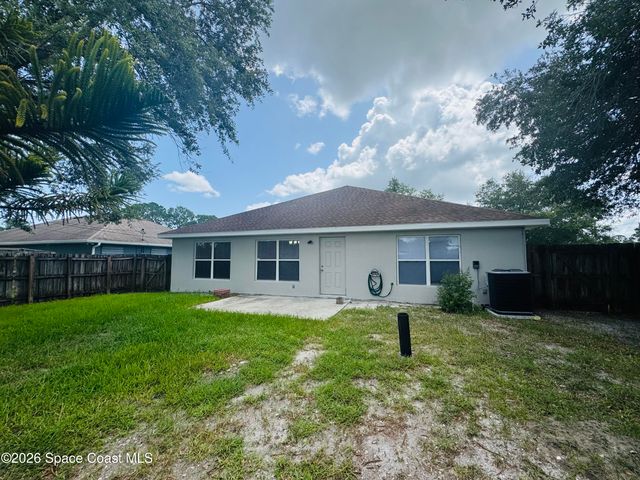 492 Calabria Avenue SE, Palm Bay, FL 32909