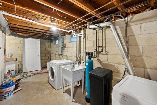 8033 Georgia Avenue N, Brooklyn Park, MN 55445