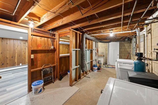 8033 Georgia Avenue N, Brooklyn Park, MN 55445