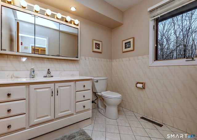 634 Aspen Lane, Orange, CT 06477