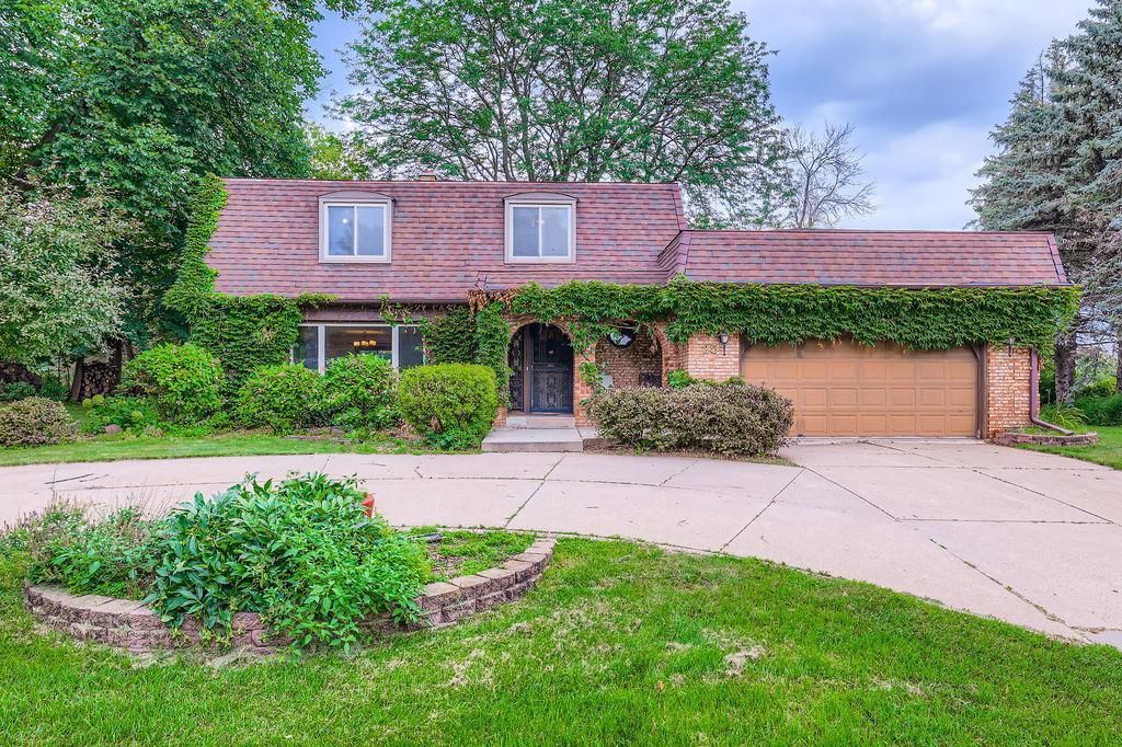25 W Kraft Road, West Saint Paul, MN 55118