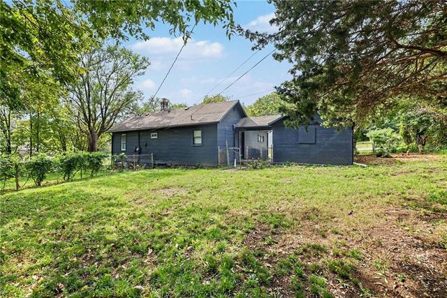 2000 E 82nd Street, Kansas City, MO 64132