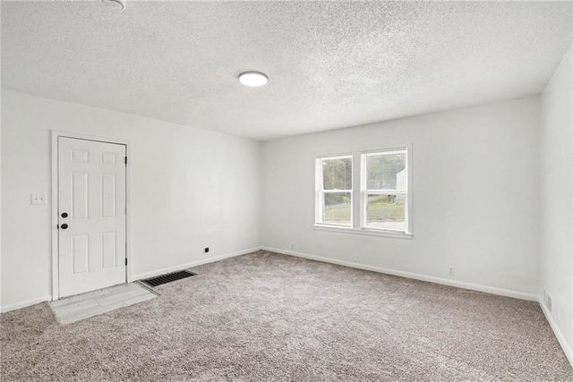 2000 E 82nd Street, Kansas City, MO 64132
