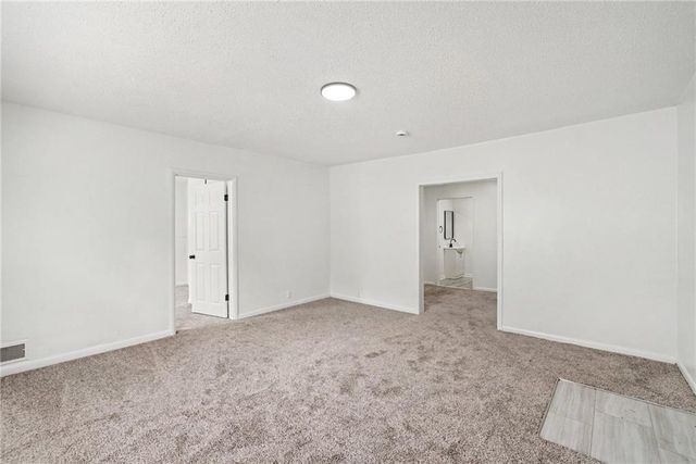 2000 E 82nd Street, Kansas City, MO 64132