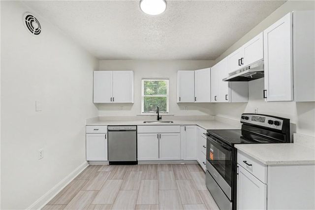 2000 E 82nd Street, Kansas City, MO 64132