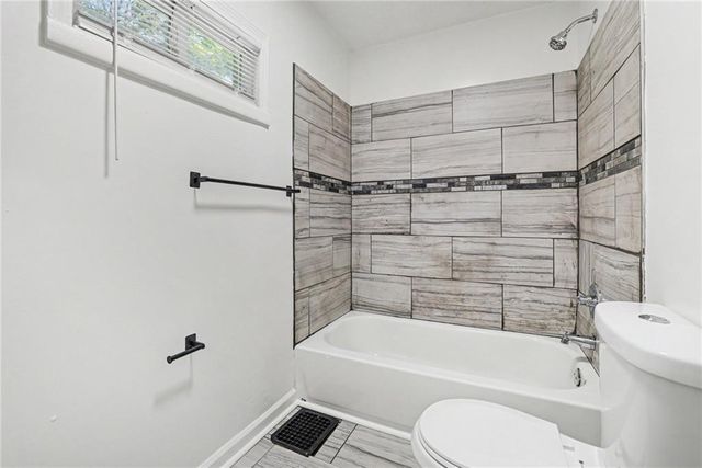 2000 E 82nd Street, Kansas City, MO 64132