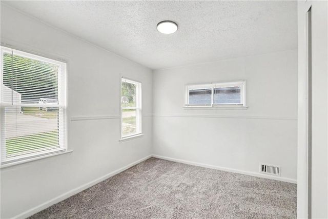2000 E 82nd Street, Kansas City, MO 64132