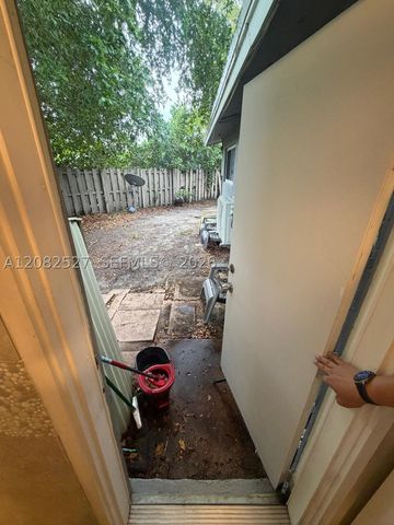 1100 NE 18th Ct 1-8, Fort Lauderdale, FL 33305