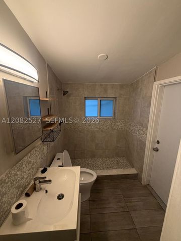 1100 NE 18th Ct 1-8, Fort Lauderdale, FL 33305