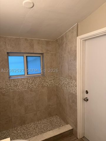 1100 NE 18th Ct 1-8, Fort Lauderdale, FL 33305
