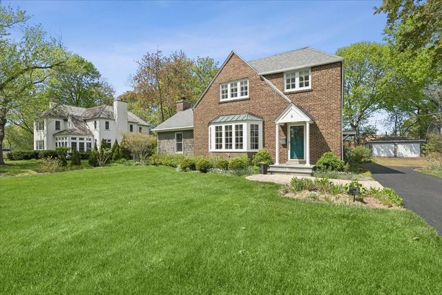6 E Witchwood Lane, Lake Bluff, IL 60044