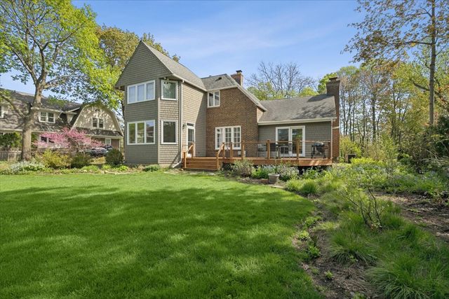 6 E Witchwood Lane, Lake Bluff, IL 60044
