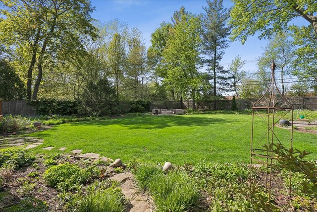 6 E Witchwood Lane, Lake Bluff, IL 60044