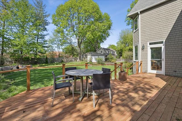 6 E Witchwood Lane, Lake Bluff, IL 60044