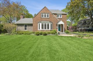 6 E Witchwood Lane, Lake Bluff, IL 60044