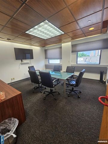 151 W Passaic Street 20, Rochelle Park, NJ 07662
