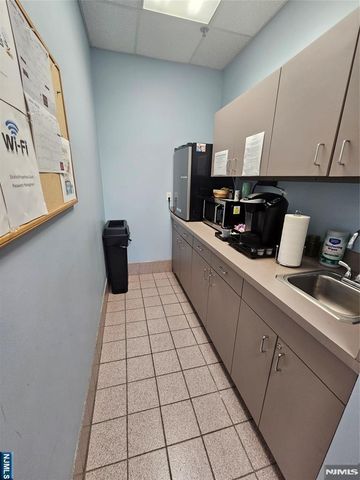 151 W Passaic Street 20, Rochelle Park, NJ 07662