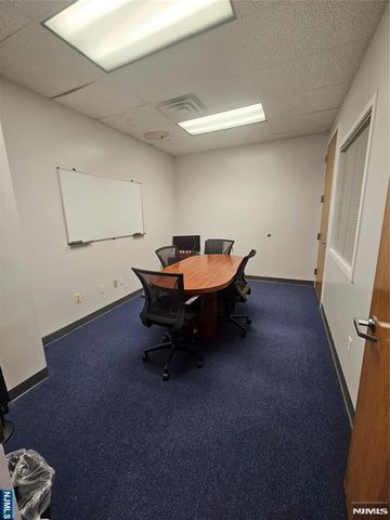 151 W Passaic Street 20, Rochelle Park, NJ 07662